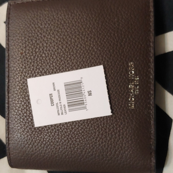 NWT Michael Kors Wallet - Picture 8 of 8